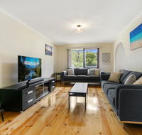 Family Getaway - Walk to Bay Beach - Goulburn Accommodation