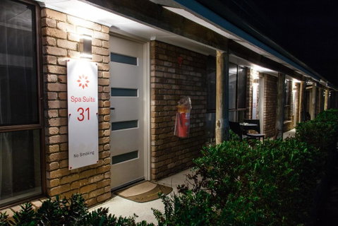 Farnham Court Motel And Restaurant - Goulburn Accommodation 3