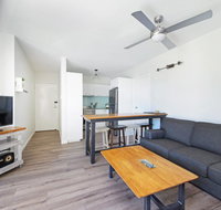 Flynns Beach Apartments 4 41 Pacific Drive - Goulburn Accommodation