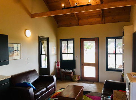 French Island Cottage - Goulburn Accommodation 3