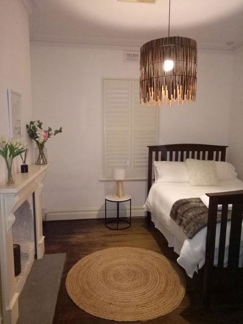 FUNKY COTTAGE - Goulburn Accommodation 2