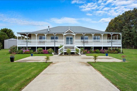 GALBRAITH BEACH STUDIO 2 - Goulburn Accommodation 1