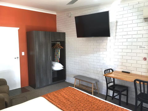 Gin Gin Village Motor Inn Motel - Goulburn Accommodation 2