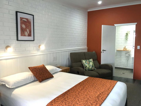 Gin Gin Village Motor Inn Motel - Goulburn Accommodation 1