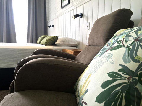 Gin Gin Village Motor Inn Motel - Goulburn Accommodation 0