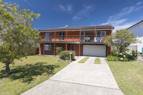 HAMPTONS - Goulburn Accommodation 0