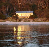 Harpers On The Beach - Goulburn Accommodation