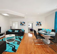 Hidden Gem in Cafe Strip Chadstone  King Bed - Goulburn Accommodation