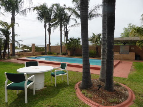 Hilltop Motel - Goulburn Accommodation 0