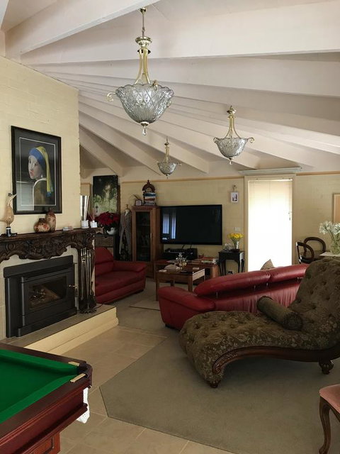 Holly Cottage - Goulburn Accommodation 3