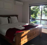 Holly House BnB - Goulburn Accommodation
