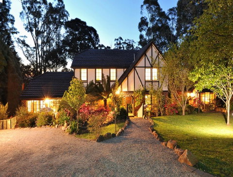 Holly Lodge - Goulburn Accommodation 0