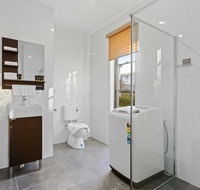 HomeHotel Cozy Duplex in Serene and Leafy Suburb - Goulburn Accommodation