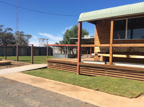 Ivanhoe Hotel Motel - Goulburn Accommodation 3
