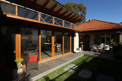 Jacaranda Garden Retreat - Goulburn Accommodation 1