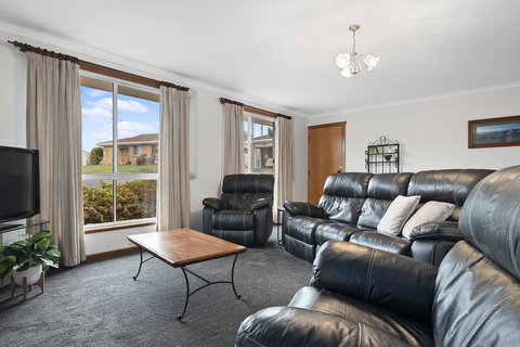 Josie Villa - Beautiful West Burnie: Long Or Short Term - Goulburn Accommodation 2