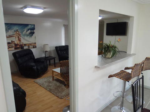 Joy On Joyce - Goulburn Accommodation 2