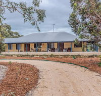Kangaroo Lake Homestead - Goulburn Accommodation