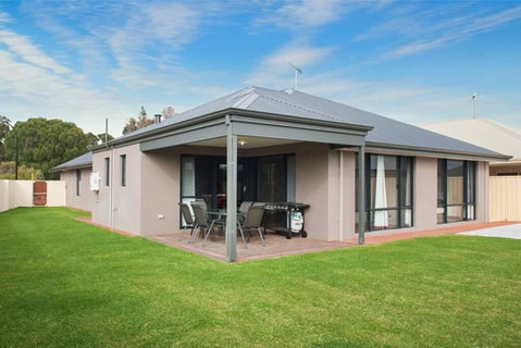 Kangaroo Retreat - Goulburn Accommodation 1