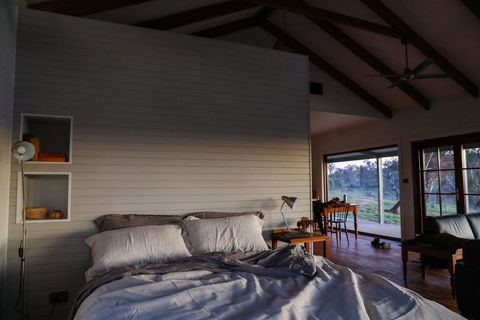 Kestrel Nest EcoHut - Goulburn Accommodation 2