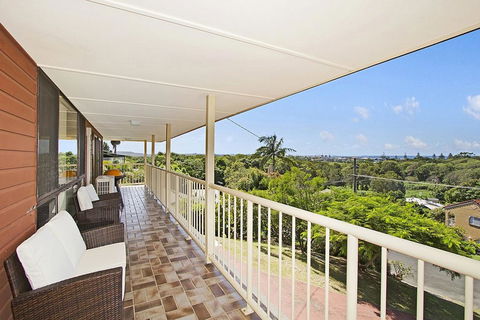 KINGSCLIFF HOLIDAY HOME ON THE HILL - SYD'S VIEW - Goulburn Accommodation 3