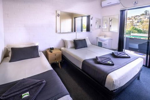 Kingsford Riverside Inn - Goulburn Accommodation 3