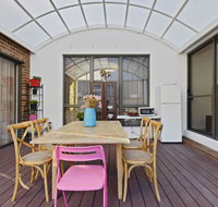 KOZYGURU Belrose Modern Designer 2 Bed  FREE Parking - Goulburn Accommodation