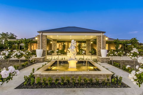 La Bella Vita - Goulburn Accommodation 0