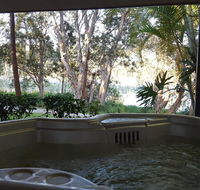 Lake Russell Lakeside Retreat - Goulburn Accommodation