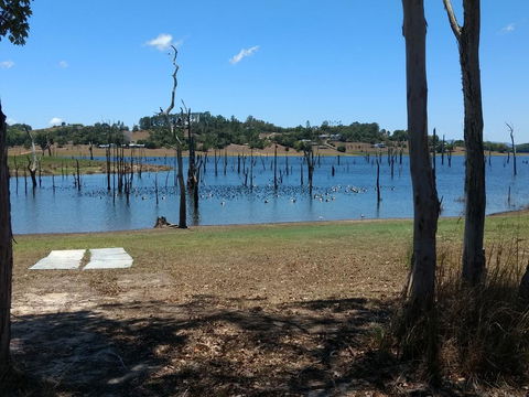Lake Tinaroo Waterfrontage - Goulburn Accommodation 2