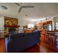 Lakefront holiday villa - Goulburn Accommodation