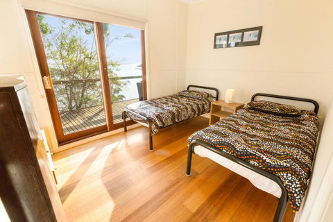 Lakescapes Cottage - 180 Degree Panoramic Views - Goulburn Accommodation 3