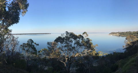 Lakescapes Cottage - 180 Degree Panoramic Views - Goulburn Accommodation 0