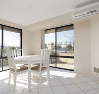 Lakeside Fun house near the Swan Valley - Goulburn Accommodation