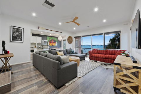 Lakeside Landing - Waterfront - Goulburn Accommodation 0