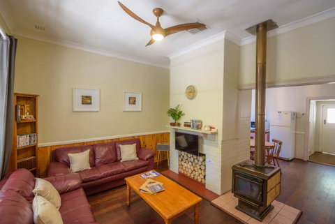 Lewana Cottages - Goulburn Accommodation 2