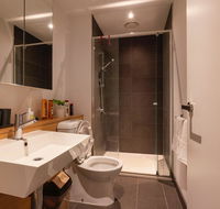 LUXE 2B apartment fully furnished with pool and gym - Goulburn Accommodation