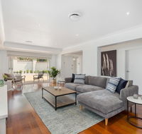 Luxury Family-size Home in Smart Beachside Suburb - Goulburn Accommodation