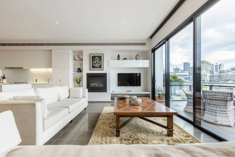 Luxury Waterfront 4BDR Townhouse With Amazing Views - Goulburn Accommodation 3