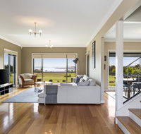 LUXURY WATERFRONT FAMILY HOME-TASMANIA I-L'Abode - Goulburn Accommodation
