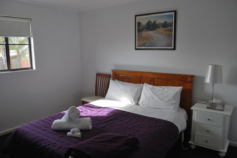 Maple Tree Cottage - Goulburn Accommodation 3
