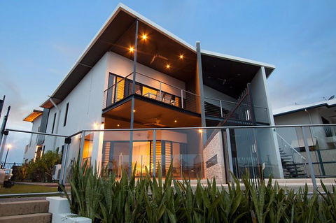 Marina Views Townhouse - Goulburn Accommodation 0