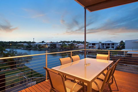 Marina Views Townhouse - Goulburn Accommodation 1