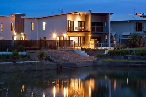 Marina Views Townhouse - Goulburn Accommodation 2
