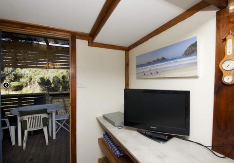 Mick's Beach Cottage - Seal Rocks Beachfront - Goulburn Accommodation 3