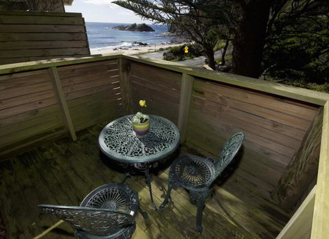 Mick's Beach Cottage - Seal Rocks Beachfront - Goulburn Accommodation 1