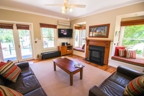 Mill Cottage - Goulburn Accommodation 3