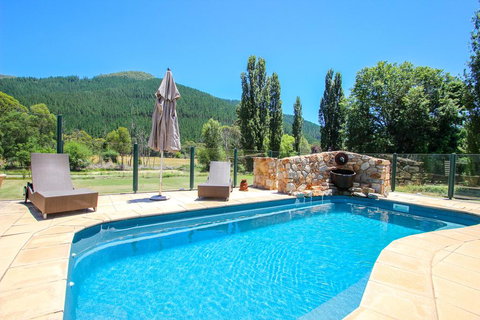 Mill Cottage - Goulburn Accommodation 1