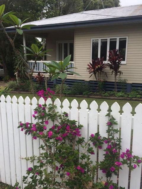 Miss Bullens Cottage - Goulburn Accommodation 3