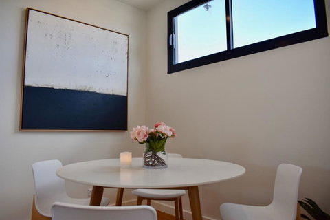 Modern And Elegant Apartment Near The Beach - Goulburn Accommodation 2